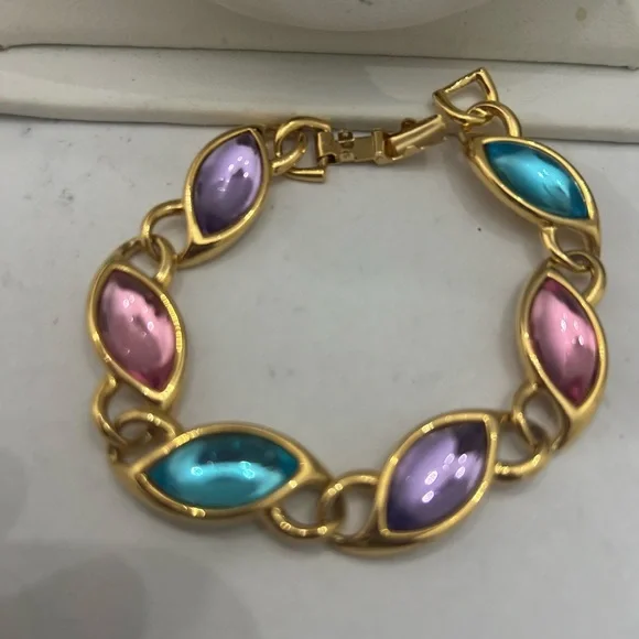 Signed Vintage TRIFARI TM Pastel Link Necklace Bracelet & Brooch Set - Picture 2 of 4